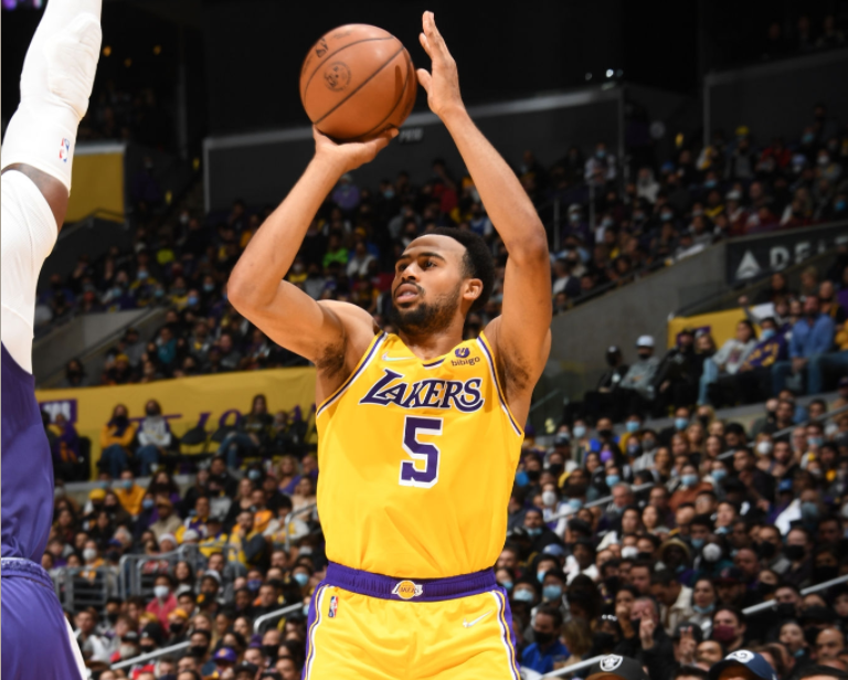 九游体育入口-这也行？转会期葡萄牙体育调整名单菲尼克斯太阳转会期手感冰凉，今晨体能课后